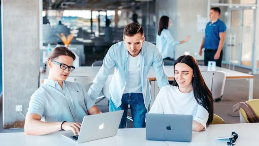 2026 में युवाओं के लिए टॉप सरकारी योजनाएं: नौकरियां, स्किल्स, स्टार्टअप और फिटनेस प्रोग्राम