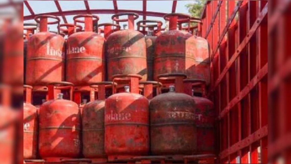 Gas Cylinder Price Update: आम जनता को बड़ा झटका! नए रेट्स सुनकर उड़ जाएंगे होश
