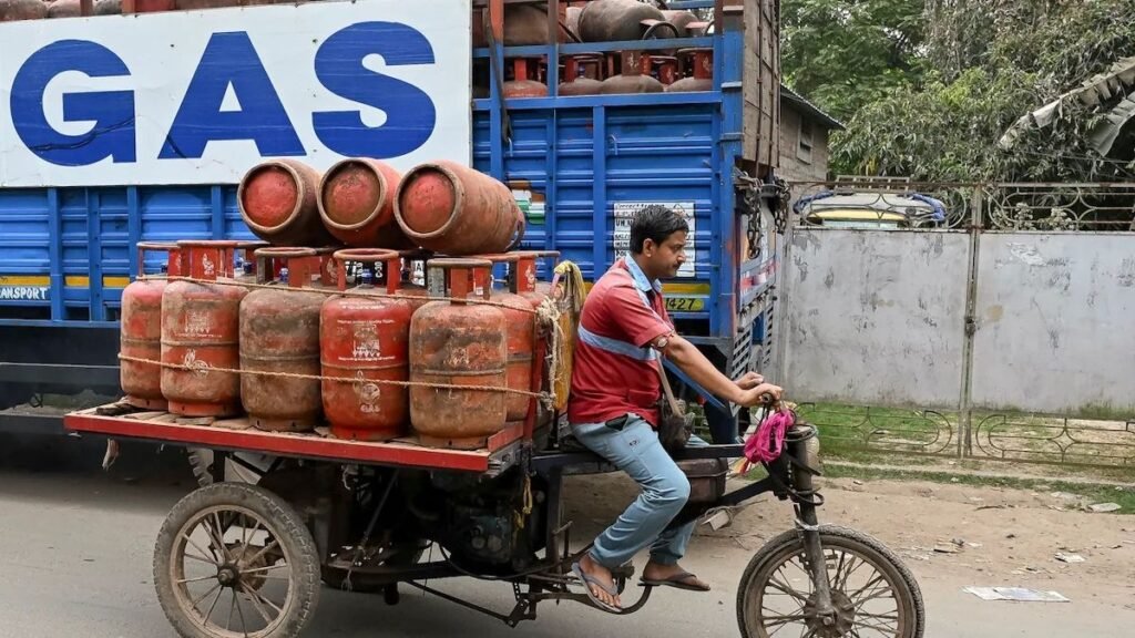 अब गैस सिलेंडर की टेंशन खत्म! 40% कम हुई बुकिंग, सप्लाई बढ़ाने के 10 बड़े ऐलान – LPG Cylinder